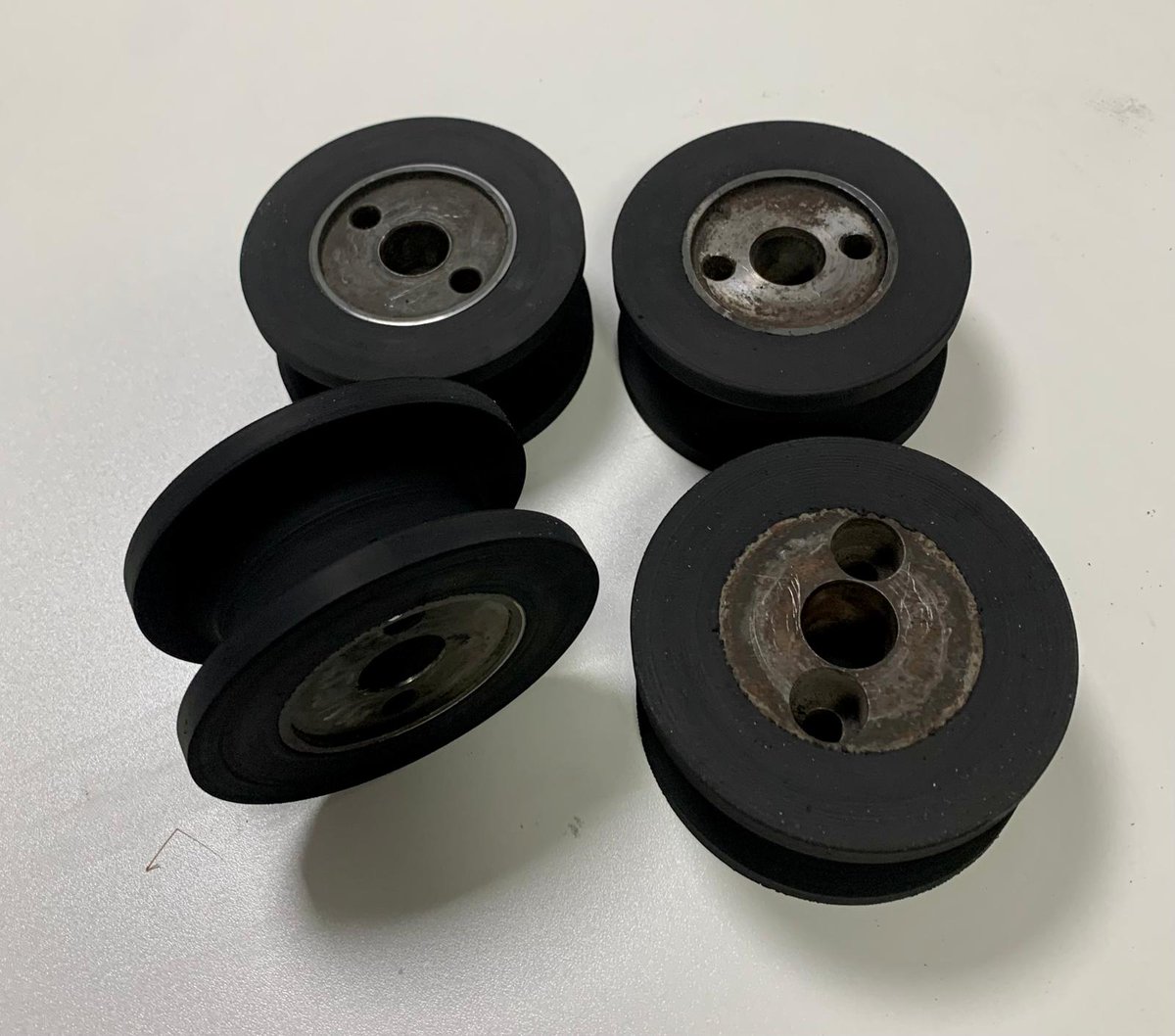 Manu_Roldan's tweet image. Trabajos que molan. Poleas de PU y nitrilo.
#mecanizado #tornoconvencional #pinacho