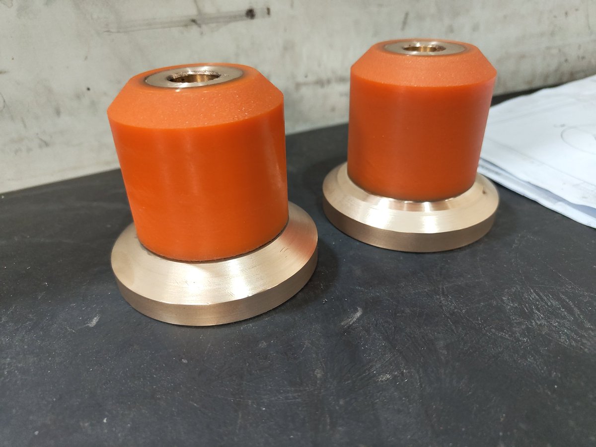 Manu_Roldan's tweet image. Trabajos que molan. Poleas de PU y nitrilo.
#mecanizado #tornoconvencional #pinacho