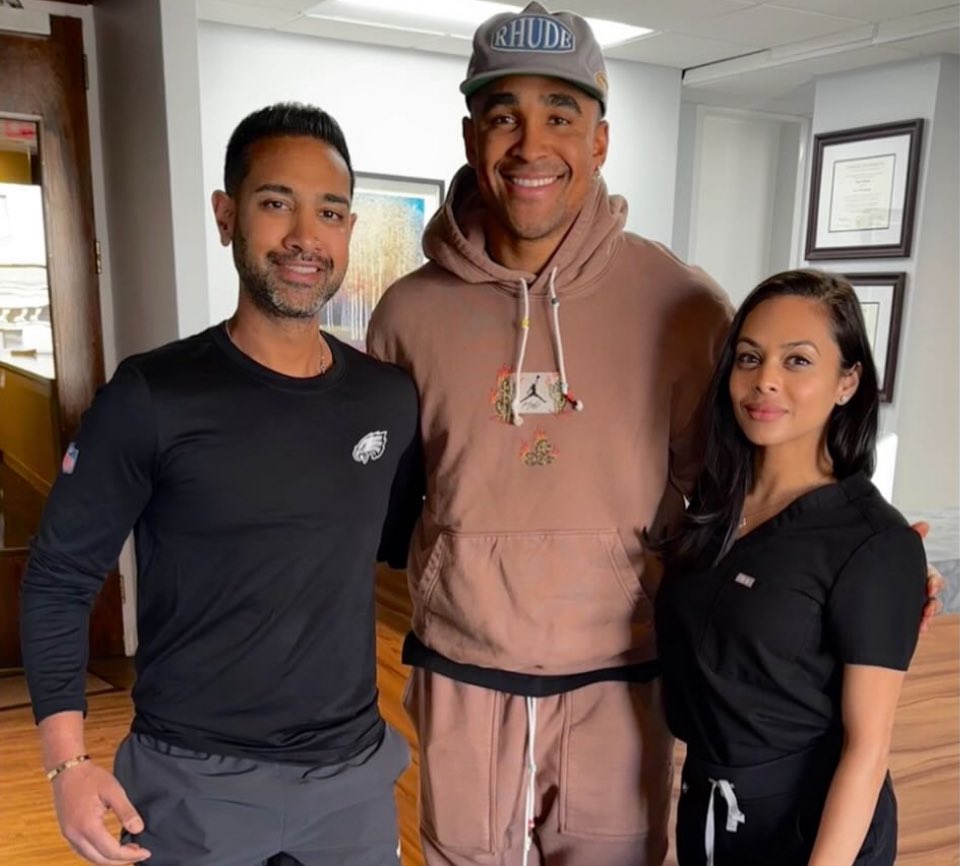PHLEaglesNation's tweet photo. Jalen Hurts has shaved the goatee once again, looks like he’s committing to it.

Babyface Jalen takeover next season? 👀

(via doctor_parikh on IG) https://t.co/zxsRkVZFW3