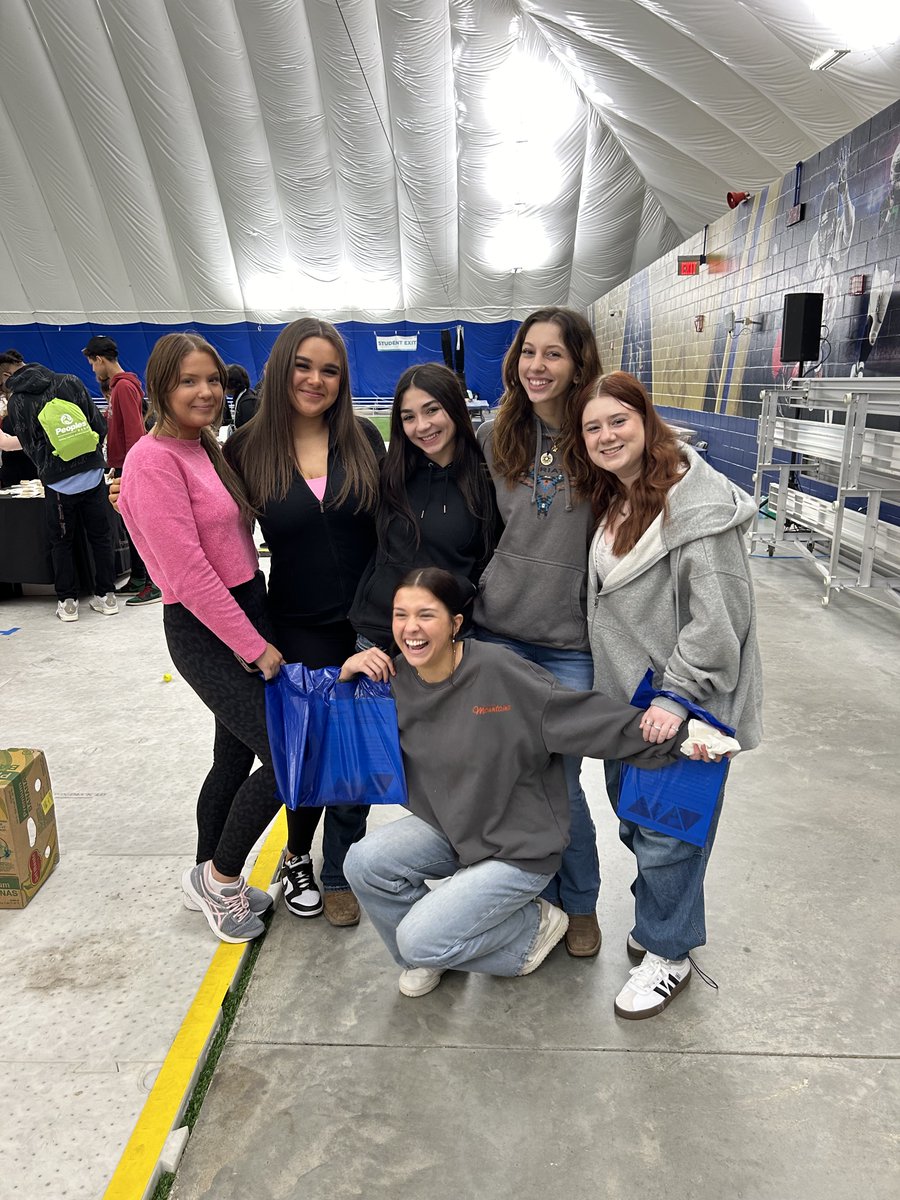FblaRevere's tweet photo. Today, our Minutemen Career Academy students attended the Junior Achievement Career Exploration Fair at the Pro Football Hall of Fame.  So many connections made and possible career paths explored!  Great event! (1/2) #ReverePride https://t.co/y9UjuDoL0m