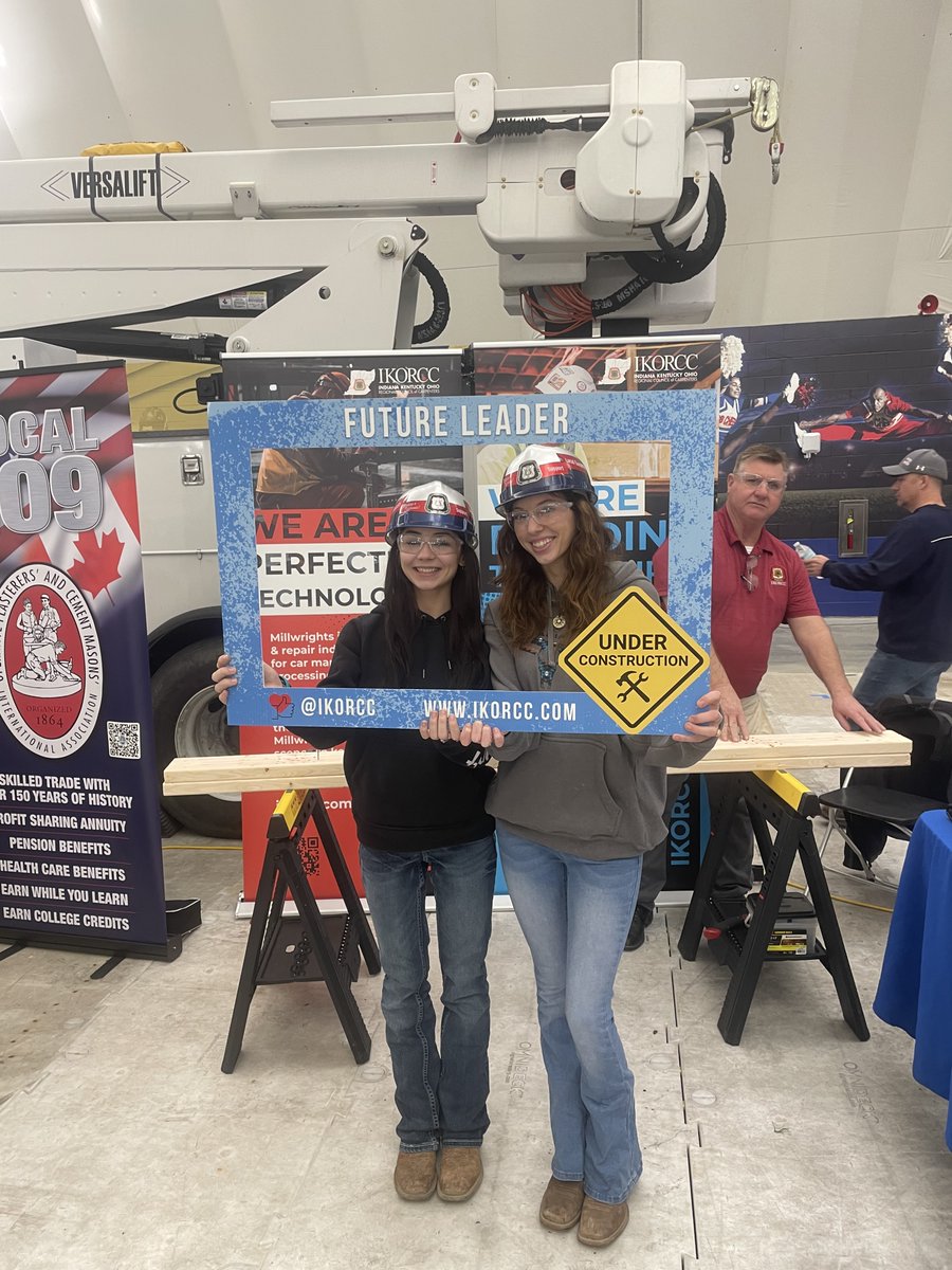 Today, our Minutemen Career Academy students attended the Junior Achievement Career Exploration Fair at the Pro Football Hall of Fame.  So many connections made and possible career paths explored!  Great event! (1/2) #ReverePride