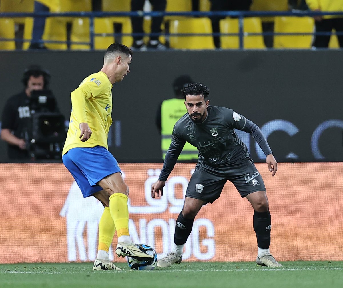 SPL's tweet photo. 🔟 دقائق على نهاية المباراة 🔚 

هل هنالك عودة للنصر؟ 🤔

#النصر_الرائد | #yallaRSL https://t.co/ZU5qQlA4Ev