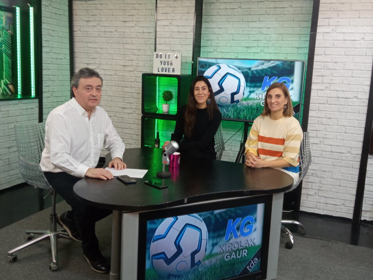 Y hoy en #kirolakgaur de <a href="/TeledonostiaRD/">Teledonostia Radio Donosti</a>  , <a href="/aneunanue/">Ane Unanue</a>  y <a href="/OihanaBriones/">Oihana Briones Aramendi</a>  de <a href="/IrunEHBILDU/">Irungo EH Bildu</a>  exponen sus posiciones y opiniones ante la actualidad deportiva en #irun, tocando temas como el futuro pabellón multiusos o el traslado de las instalaciones deportivas de Plaiaundi.