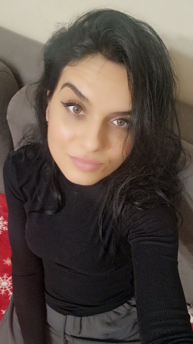 AdeleHolter1's tweet photo. A man's actions are reflected in the smile of the woman next to him. Don't miss me tomorrow!! Put a smile on my face and pleasure where you know best 😈
#PhotoMode #brunette #brunettegirl #fullips #smile #model #modellife
@Flirt4Free
@F4FGirlsEU
@Flirt4FreeUSA
@Flirt4Nudes https://t.co/9Fwzefqeu3
