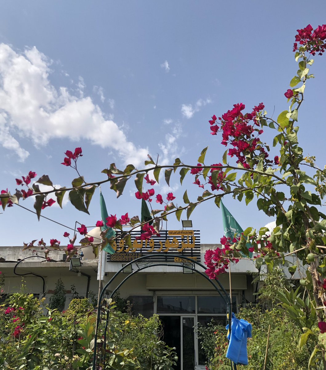 إحدى زياراتنا هذا الاسبوع لتجميع بيانات بحث التخرج. 
محصلة اليوم كانت غير مرضية لكن العم خفف علينا استقبلنا خير استقبال ورحب فينا وساعدنا ونصحنا جزاه الله خير. 
كان يقول لنا "الإنسان مو بنسبه، الإنسان بأخلاقه". 
قال نشروا لي عن مزح وقلت له ابشر 🙏🏼.