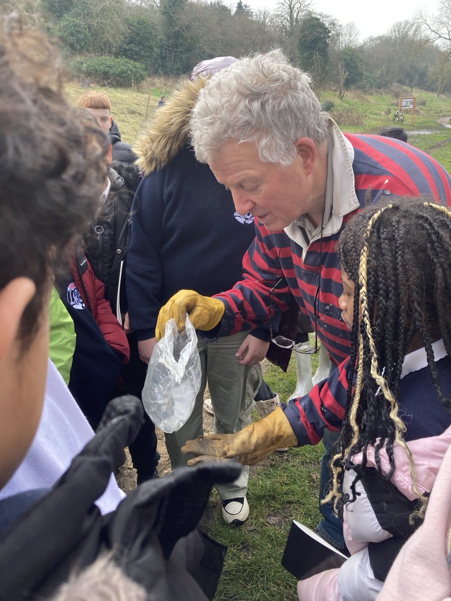 WoodFarmSchool's tweet photo. Y5 visited the Lye Valley nature reserve today - and we were pleased to bump into some volunteers from @friendlyevalley who told us about some of the nature on the reserve. https://t.co/Ao4V9auAwi