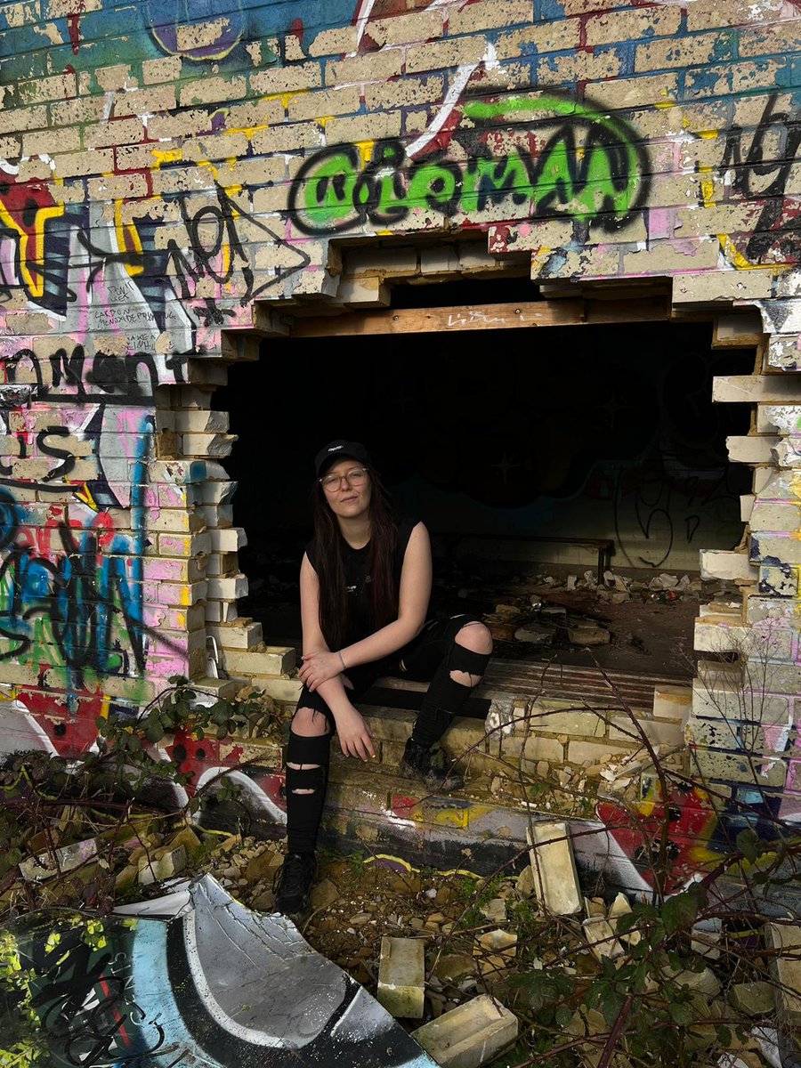 Georgia__Sian's tweet photo. @Syndicate 
This is where you do a @SyndicateOG Abstract Photoshoot 😆🎨
Honestly though I am in love with the Abstract Tank top. 
#syndicateoriginal #lifeoftom https://t.co/E7cnjxcqG9