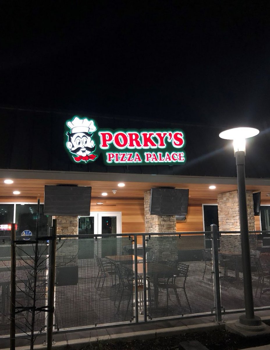 Brighten up your storefront with illuminated signs! 🌟✨ From attracting attention to shining after dark, let your brand stand out day and night! 💡✨ #IlluminatedSigns #StandOut #InsigniaDesigns