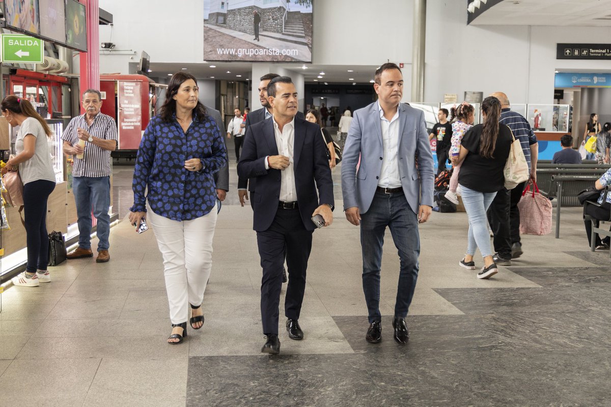 marcerodio's tweet photo. Recibimos a la vicepresidenta de @ERSePcba @MarianaCaserio para conocer las nuevas oficinas ubicadas en la Terminal de Ómnibus #T2.

Desde la Secretaría articulamos la realización de controles para el sistema de transporte interurbano, en conjunto con el ente regulador. 🚌 https://t.co/9PjuONX8NG