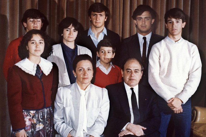 Dario_Madrid_F's tweet photo. Estarán conmigo que tiene bemoles que esta "organización criminal familiar" apellidada Pujol Ferrusola se libre de la prisión y de devolver lo robado gracias a la amnistía de la PSOE. Luego te dicen que tus impuestos son para hospitales, escuelas , carreteras,... https://t.co/nKnfIaVV1u