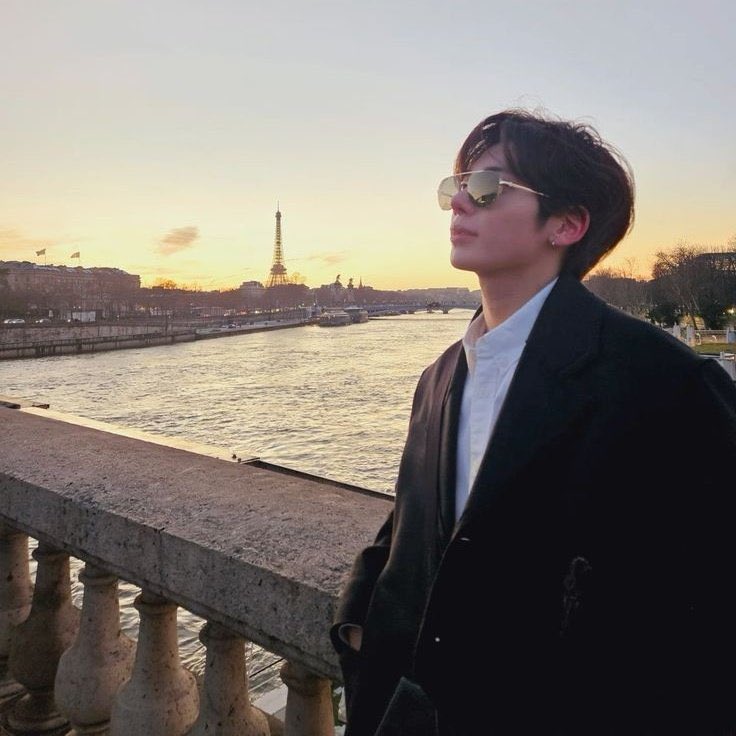 luvemayy's tweet photo. @dailytaehyunie so comfi <3 https://t.co/9O98om9E0a