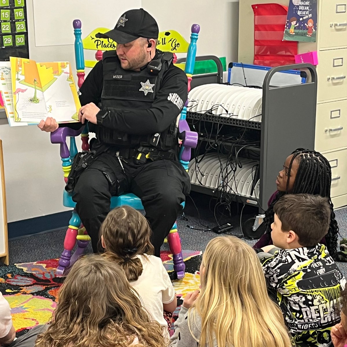 mandydillon134's tweet photo. Thank you Deputy Mizer for reading to our second graders today!
#localheros https://t.co/mGD9FVq0wI