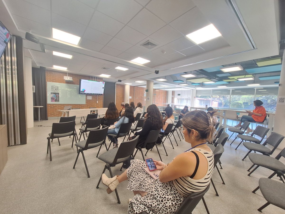 IF_UNAM's tweet photo. Nos visitan estudiantes de física para compartir y resolver con #CUWIP-México sus inquietudes profesionales y personales 👏 https://t.co/GwO5D3JEdu