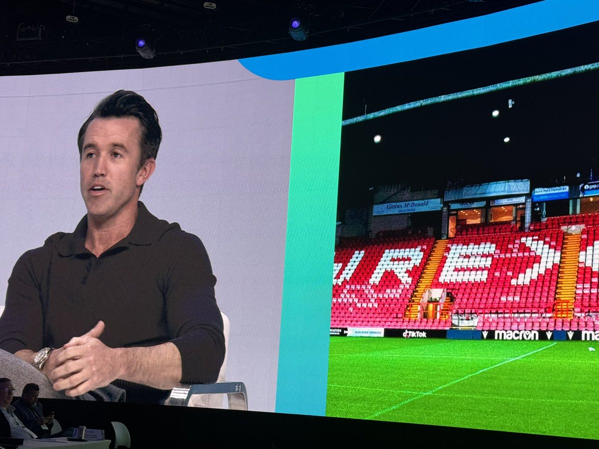 So excited to have the wonderful <a href="/RMcElhenney/">Rob McElhenney</a> at #HPAmplify to share all the amazing work we are doing with <a href="/Wrexham_AFC/">Wrexham AFC</a> with all our partners and  Zoe Westwood, UK <a href="/HP/">HP</a> Sales Director.