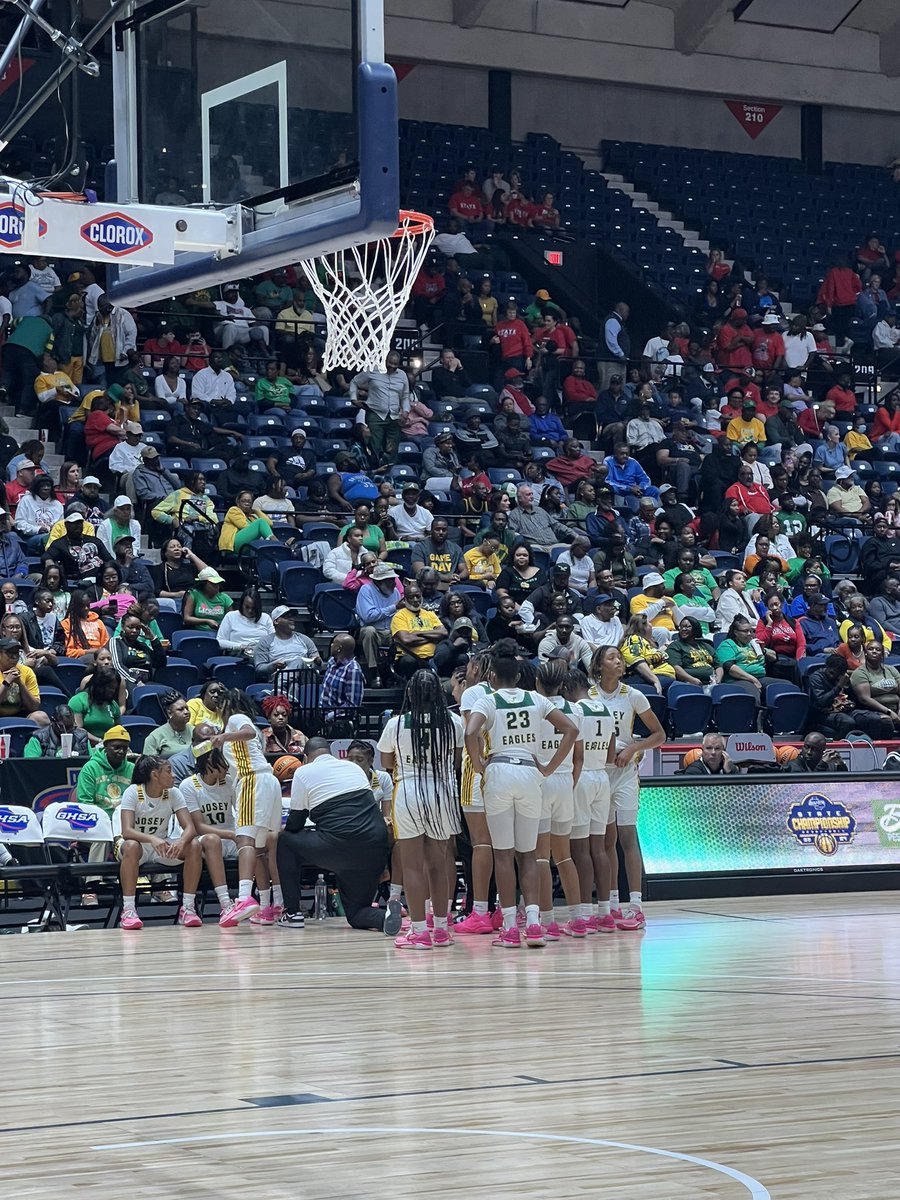 Josey trails Mt. Paran 49-41, with 5:32 left in 4th quarter of GHSA 2A state championship @BrendanWJBF @WJBF