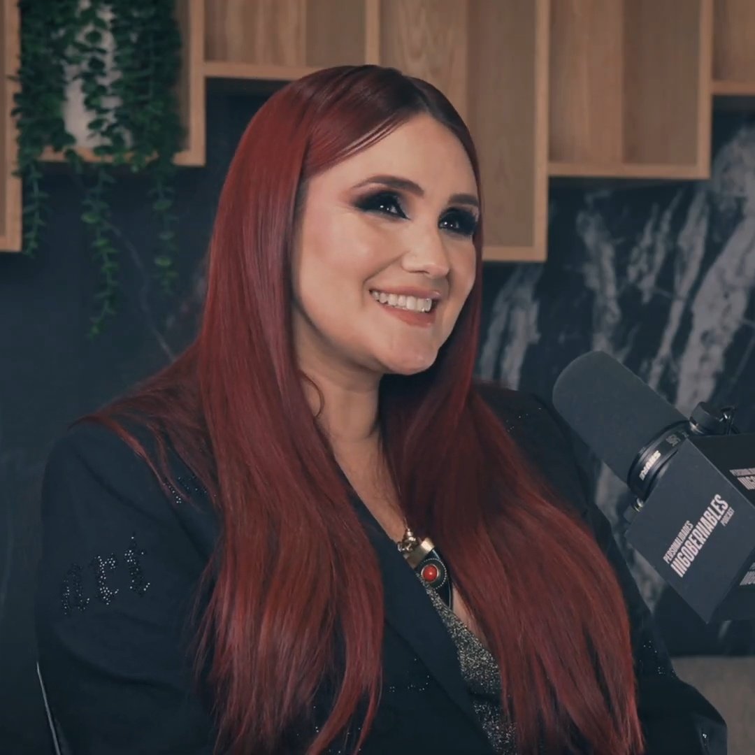 dmesarasst's tweet photo. Necesitaba verla y escucharla. Necesitaba escuchar sus mensajes. Todavía no puedo dejar de llorar... Es bonito cuando sientes que alguien te entiende❤️‍🩹

@DulceMaria jamás olvides lo fuerte y valiente que eres, por favor! Gracias por ser TÚ! Gracias x seguir luchando🙏🏼
Te amo! https://t.co/ok1fae7pFD