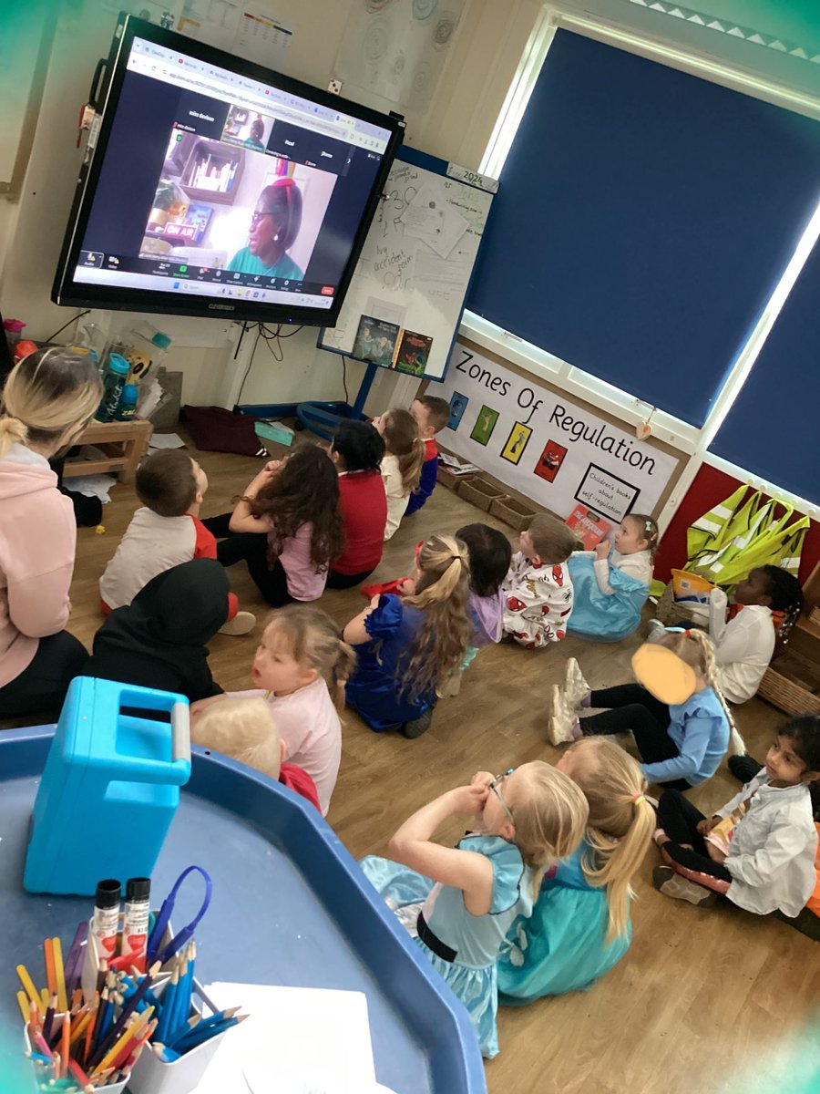 Miss Davison tweet media