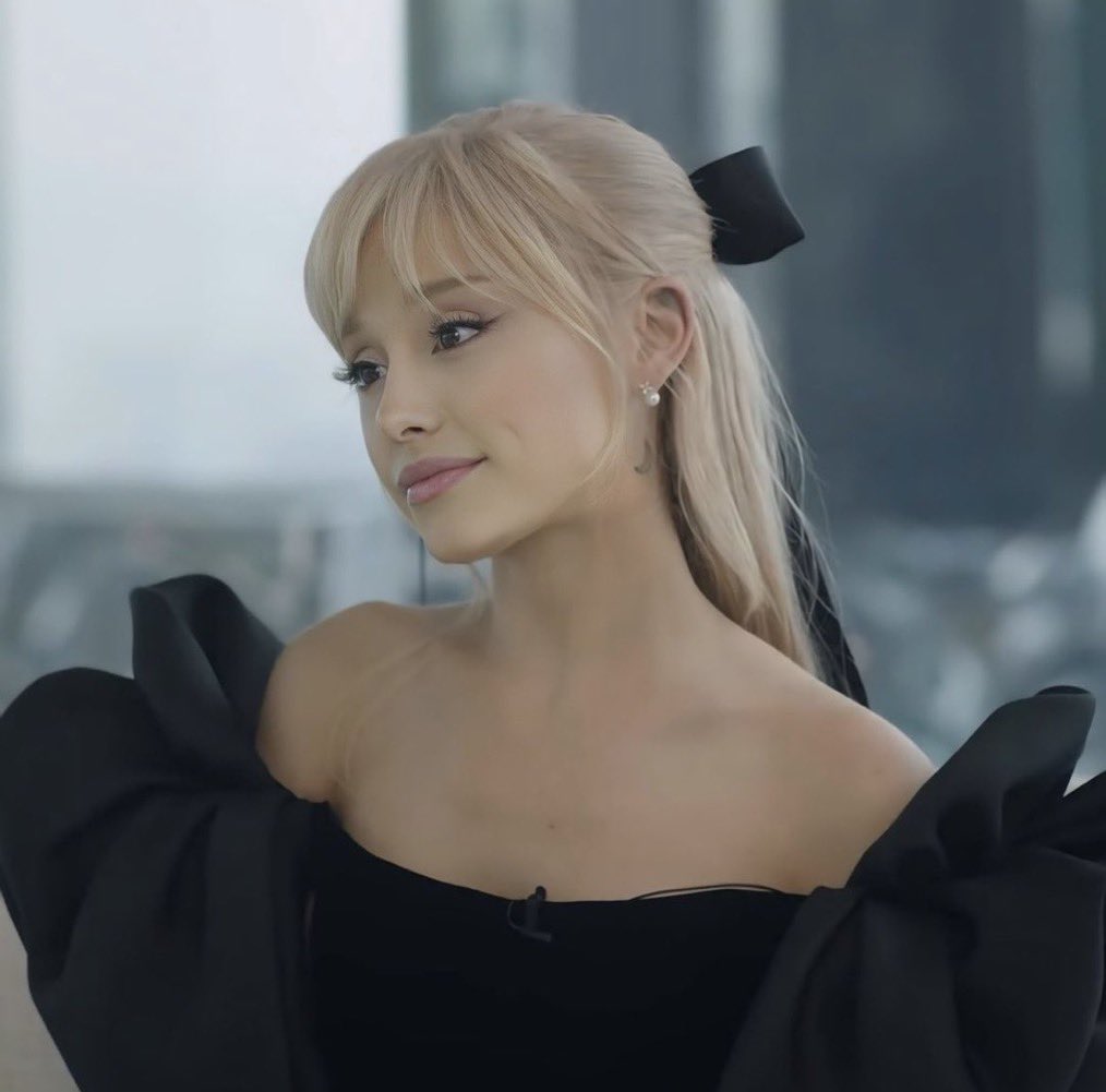honeyboca's tweet photo. her best hairstyle https://t.co/d7zCePuJGq