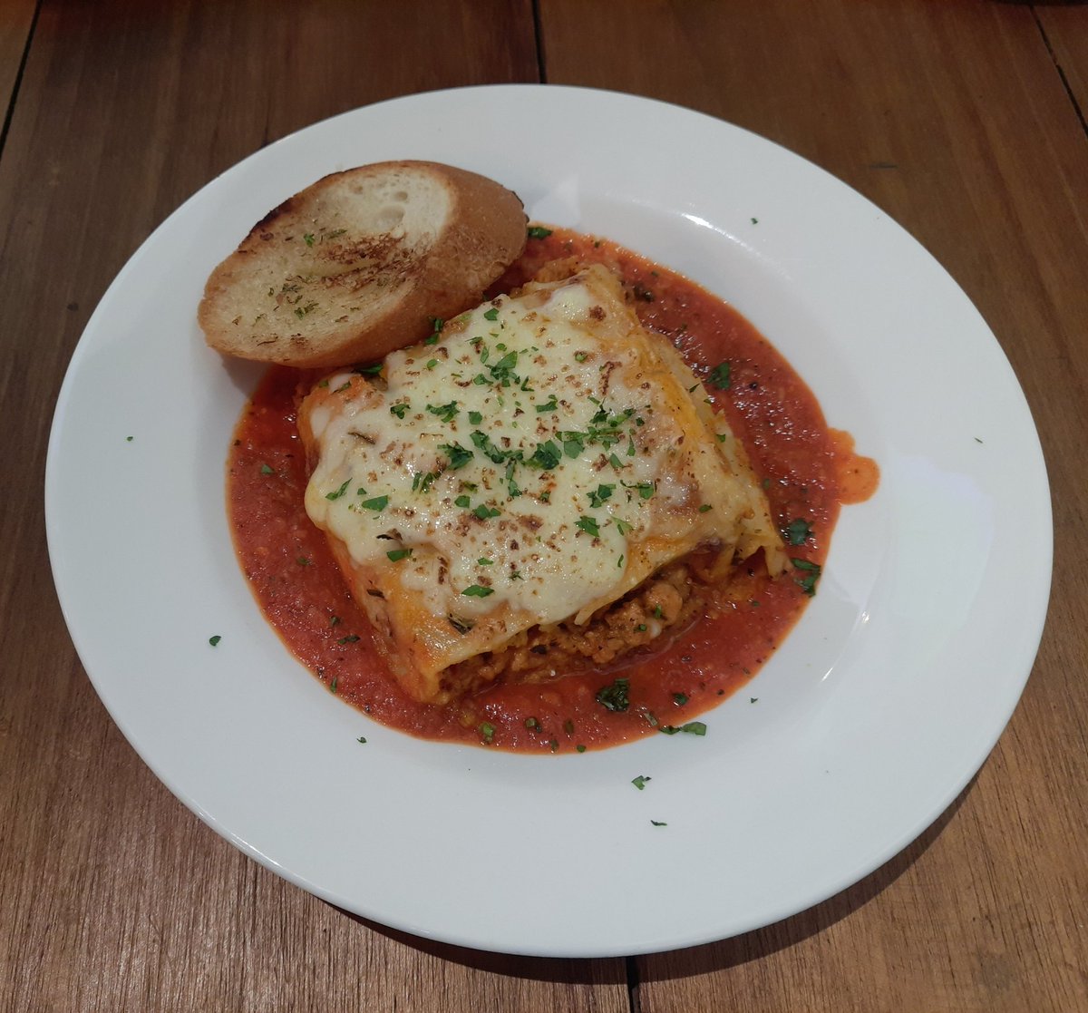 UStarc64's tweet photo. Dinner At East Paris 🍽 Cheesy #Lasagna was Absolutely Fantastic & Impressive "Panna Cotta"
#Dinner #GFF #GoodForFood https://t.co/L9Jgfx35kF