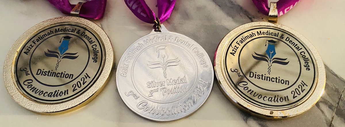 MateenZahid10's tweet photo. Alhamdulilah Received My Gold Medals of MBBS.
Officially Dr. Muhammad Mateen Zahid (Gold Medalist)
#Convocation
#AFMDC
#MBBS https://t.co/NaTrNlVp8a
