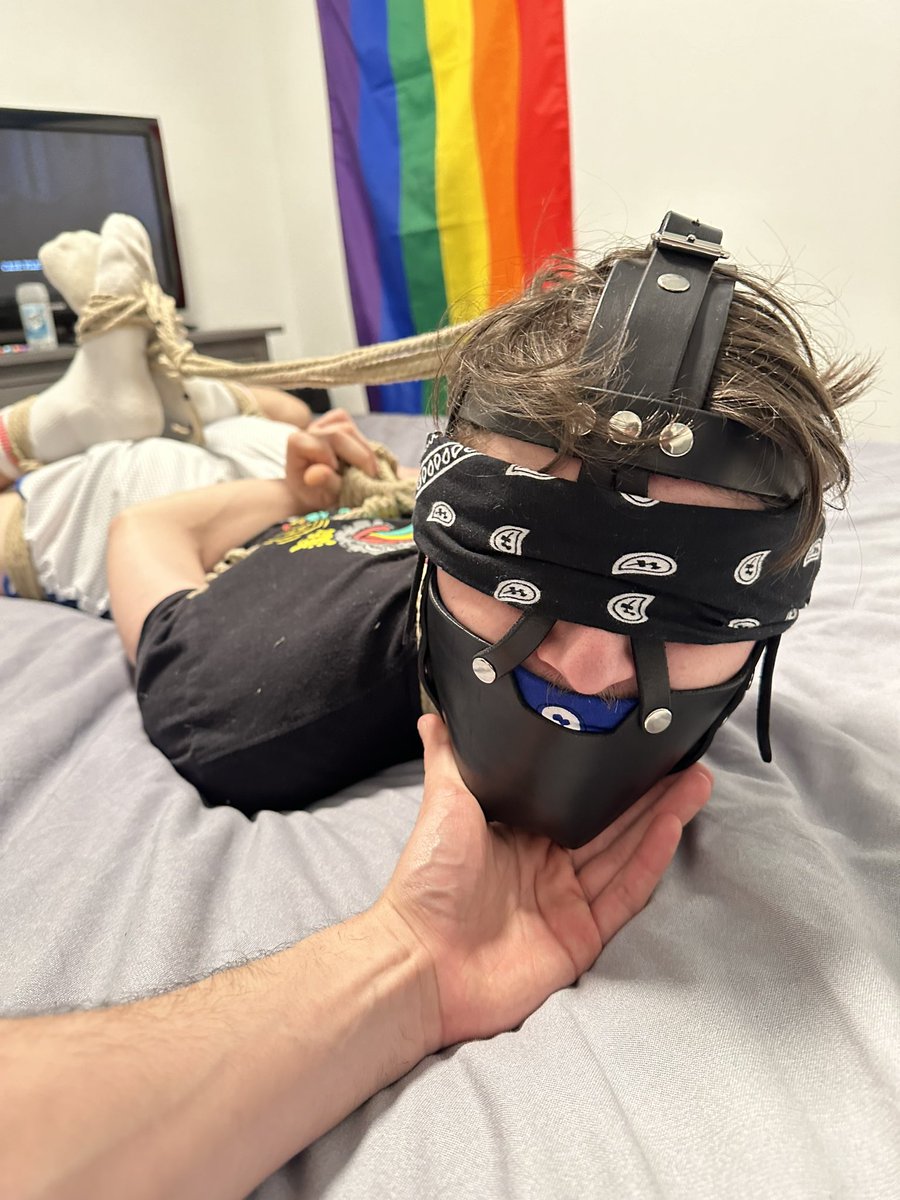 Hey everyone 😄 it’s been a long couple weeks! I haven’t had much time to post. Grinding away with work &amp; what not. I promise to get to my messages soon 💕 

I hope everyone’s having a good muzzled March! 😈