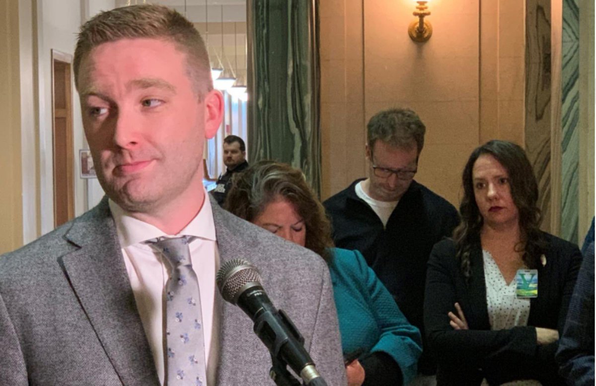 SameOldKent's tweet image. In this photo, @STFPresident is all of us.