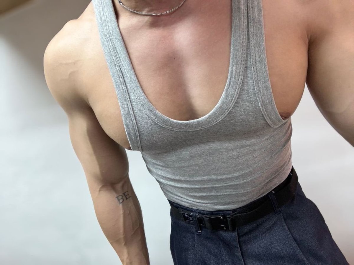 hotpecs_'s tweet photo. HAPPY FRIDAY! 😘

IG:XEXH https://t.co/QPFSx80Wsj