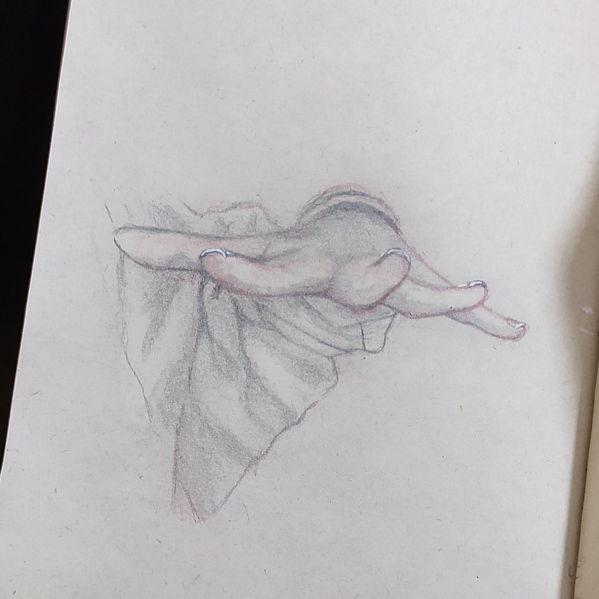 KarynU9's tweet photo. I wanted to try
#hand #practicehand #draw #Pencildrawing #pencilsketches https://t.co/9TzlXGcVAW