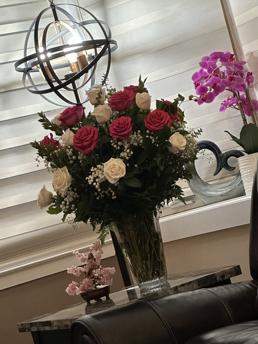 Recovering from knee surgery and received this from
My amazing Hudson Heat team!  Thanks for thinking of me and your well wishes!  ❤️‍🩹🤕.  See you soon!  <a href="/LTbhig/">Luis Betancourt</a> @MelaFeliz <a href="/MCorrado123/">Matthew Corrado</a> <a href="/MJ14890/">Michelle “MJ”</a> <a href="/mich_granados1/">Michelle Granados</a> <a href="/dzkeith07/">Dione Keith</a>