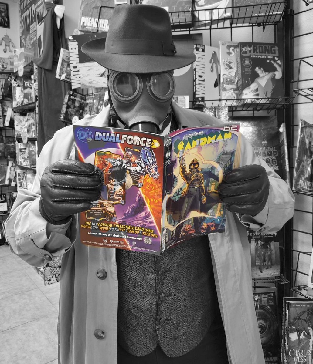 KitKindred's tweet photo. Countdown to Wesley Dodds: The Sandman issue 6. 
Issue 1 photos @robertvenditti @rileyrossmo1 @comics_reality https://t.co/vhjV89S9QV