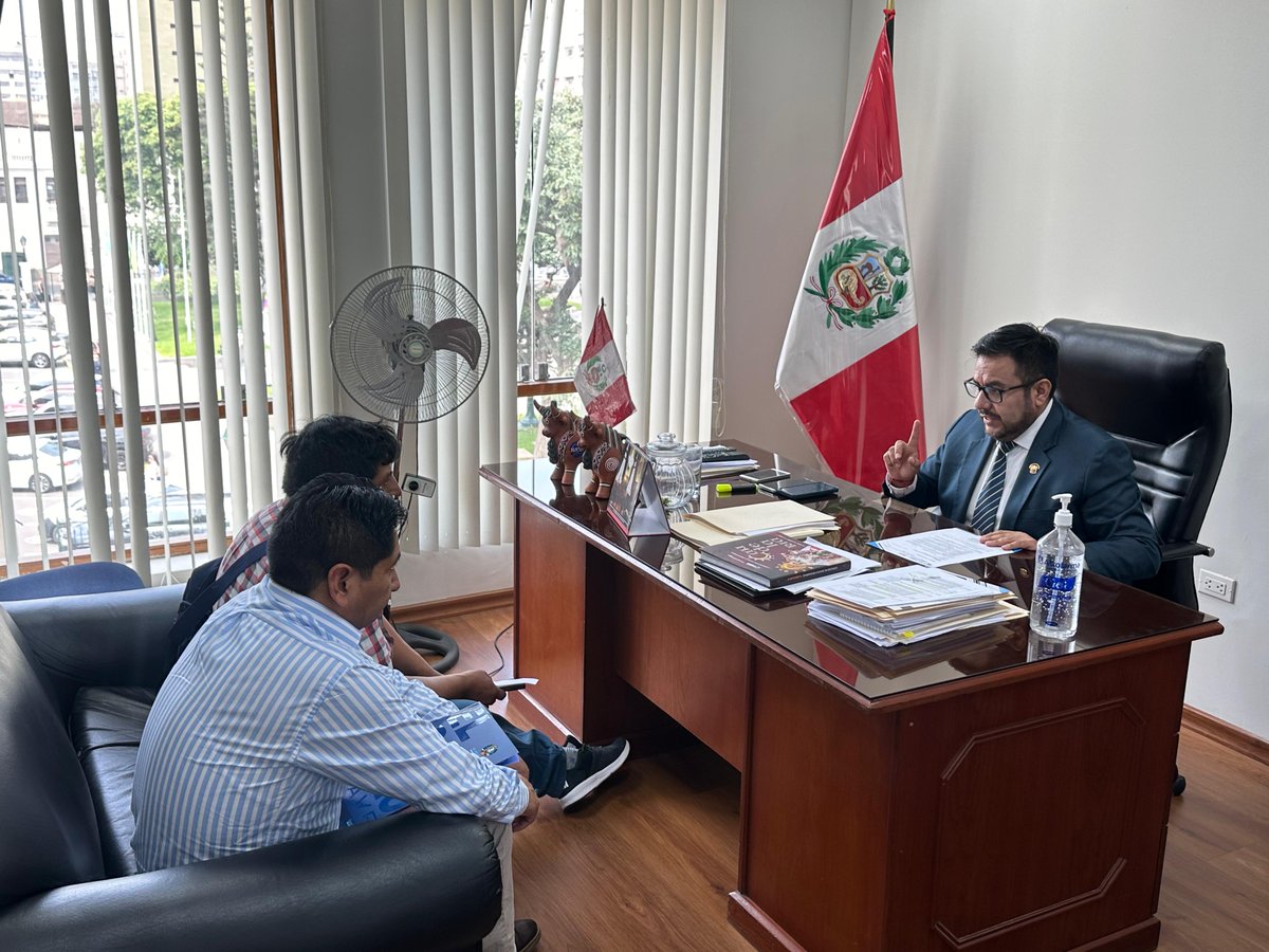 CarlosZeballosC's tweet photo. 🟥¡Avanzando unidos por el desarrollo de #Puno!
Hoy sostuvimos una reunión con el Alcalde de la Municipalidad Provincial #ElCollao - #Ilave, a fin de tratar temas de interés en beneficio de nuestros hermanos (as) de la zona.
#CarlosZeballos https://t.co/Uwj6daZLWr