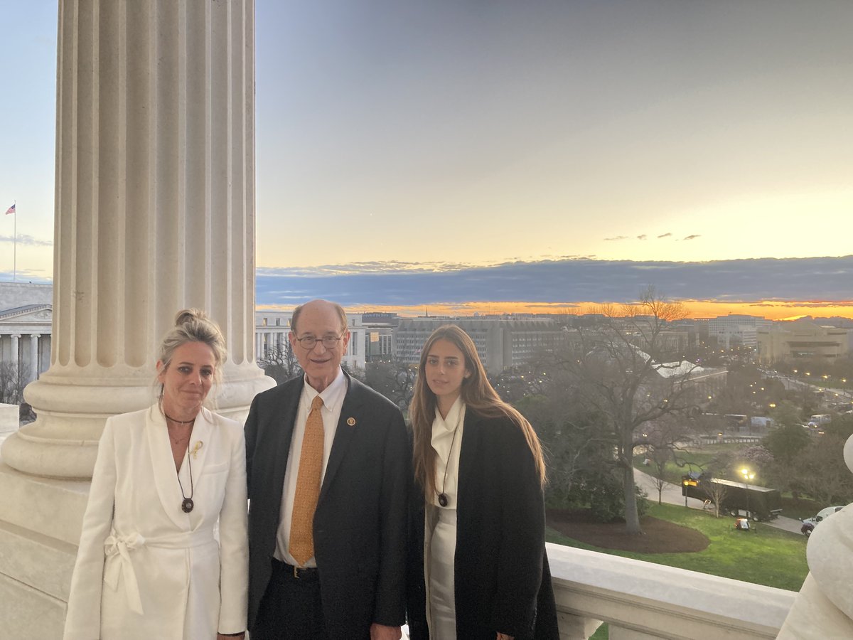 At tonight's #StateOfTheUnion, I'm honored to have as my guest Keren Schem, the mother of Mia Schem, who was kidnapped by #Hamas during the #October7 attack and held captive for 55 days. I met with Keren and Mia today where I listened to Mia describe her harrowing ordeal. (1/4)
