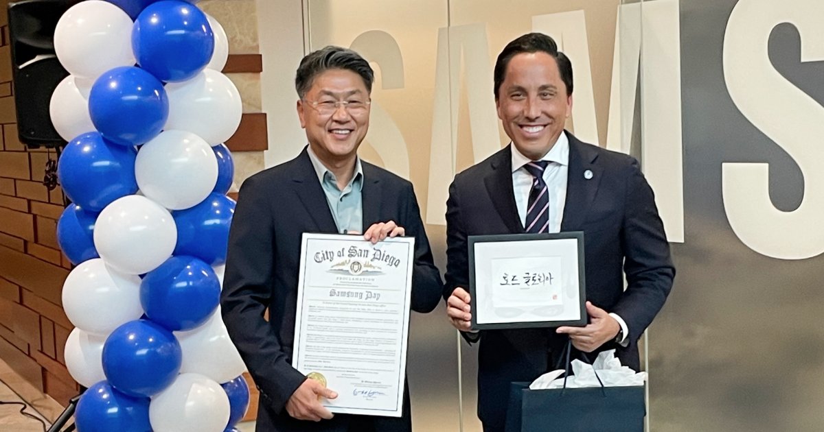 SDRegionalEDC's tweet photo. Congratulations to @SamsungDSGlobal on its new customer engagement office in San Diego! 🎊

The new office is home to Memory &amp; Foundry customer engagement teams supporting innovations that power AI, mobile, automotive, &amp; IoT.

Learn more ⤵️
https://t.co/6lD67CHFO2 https://t.co/bNWDpOfht9