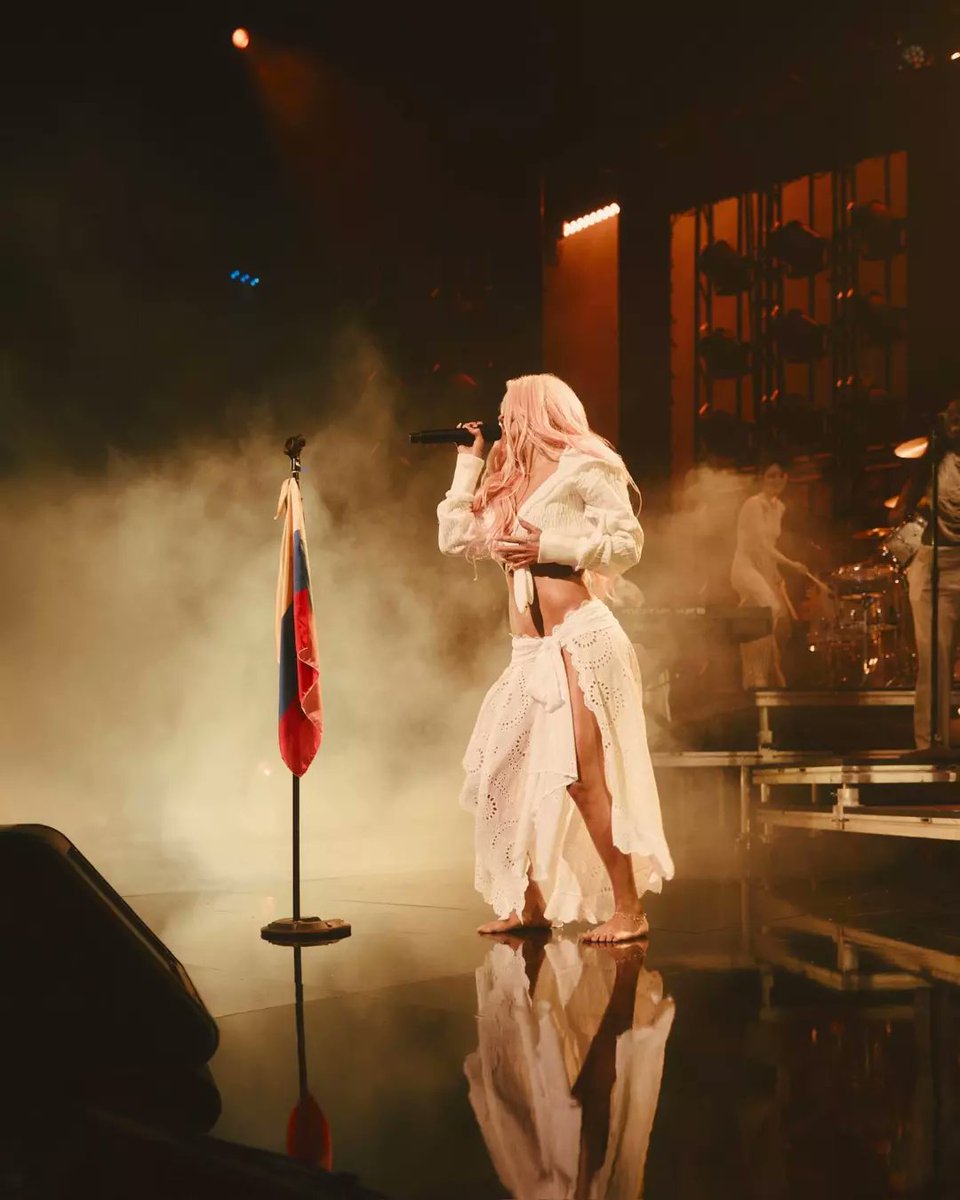 WOMAN OF THE YEAR ✨ Podría decir que ayer recibí uno de los reconocimientos más significativos de mi carrera! Que bendición 🫶🏽 Gracias <a href="/billboard/">billboard</a> 🤍 Gracias equipo y gracias a todos ustedes !

#KarolG #billboard #womanoftheyear  #bichota