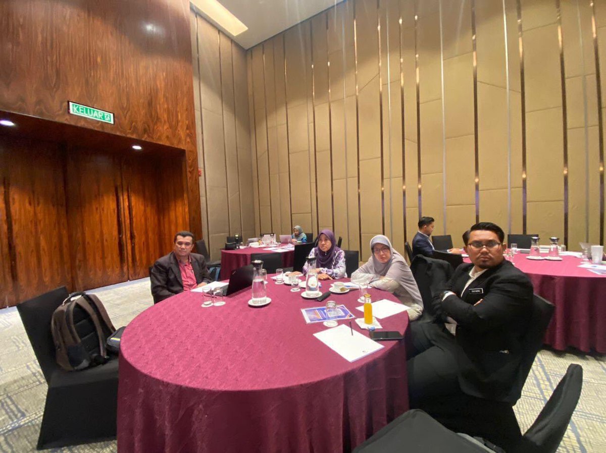 J_Biotech's tweet photo. 3hb Mac 2024, jemputan ke Program “Environment, Social &amp; Governance (ESG) Training For Board of Directors” Anjuran Akademi Perkhidmatan Tadbir Negeri Johor yang diwakili oleh YM Ungku Mohd Tahir bin Ungku Mohd Zakaria, Pengurus Besar, JBioTech.

#JBioTech
#ESG
#pdt https://t.co/ZyzgojPGNe
