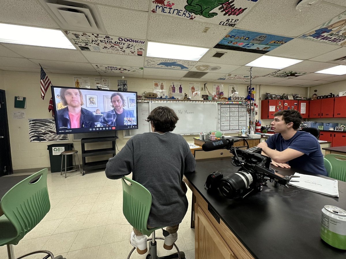 Big shoutout to the @FreiseBrothers (filmmakers who are also Union HS alumni) for taking some time to talk with our aspiring movie makers (Dillon and Ryan) who are working on a semester-long film project this semester. Thanks gentlemen! #Uproud @UnionUtube