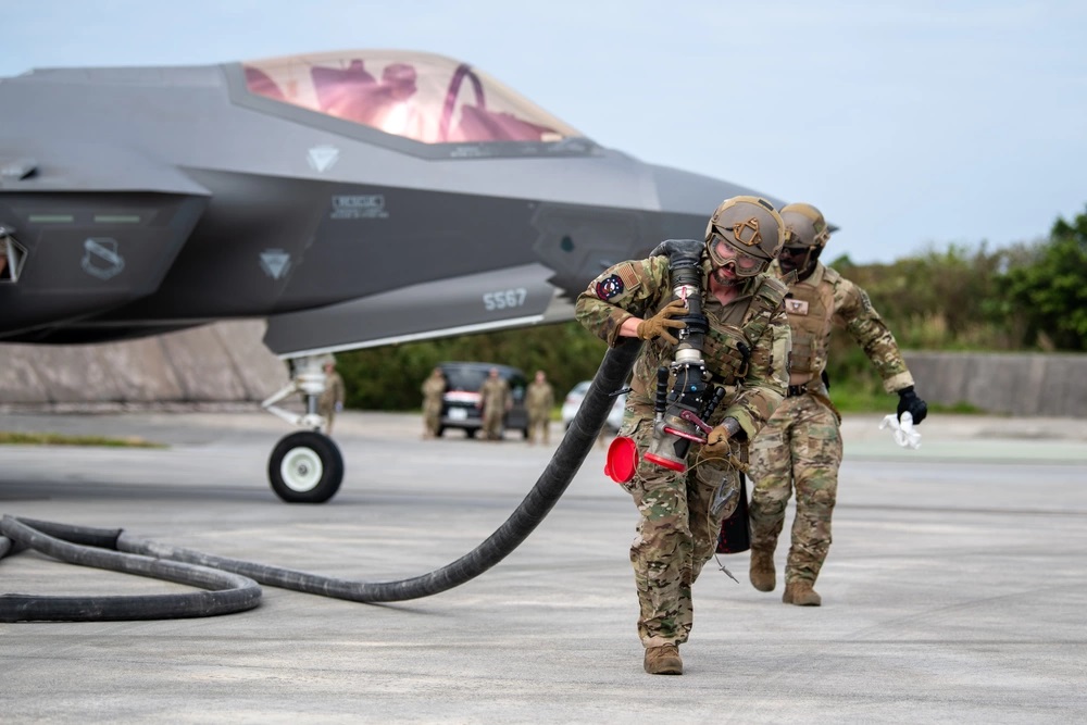 KadenaAirBase_J's tweet image. 第4戦闘中隊を支援する整備中隊、第1特殊作戦中隊、第18兵站即応中隊の空軍兵士たちが 、米ユタ州のヒル空軍基地で #FARP (前方区域給油地点)訓練を実施しました(2月14日)。FARPによる地上給油支援を受けることで、戦闘中隊は敵対的な環境下での選択肢が増えることになります。