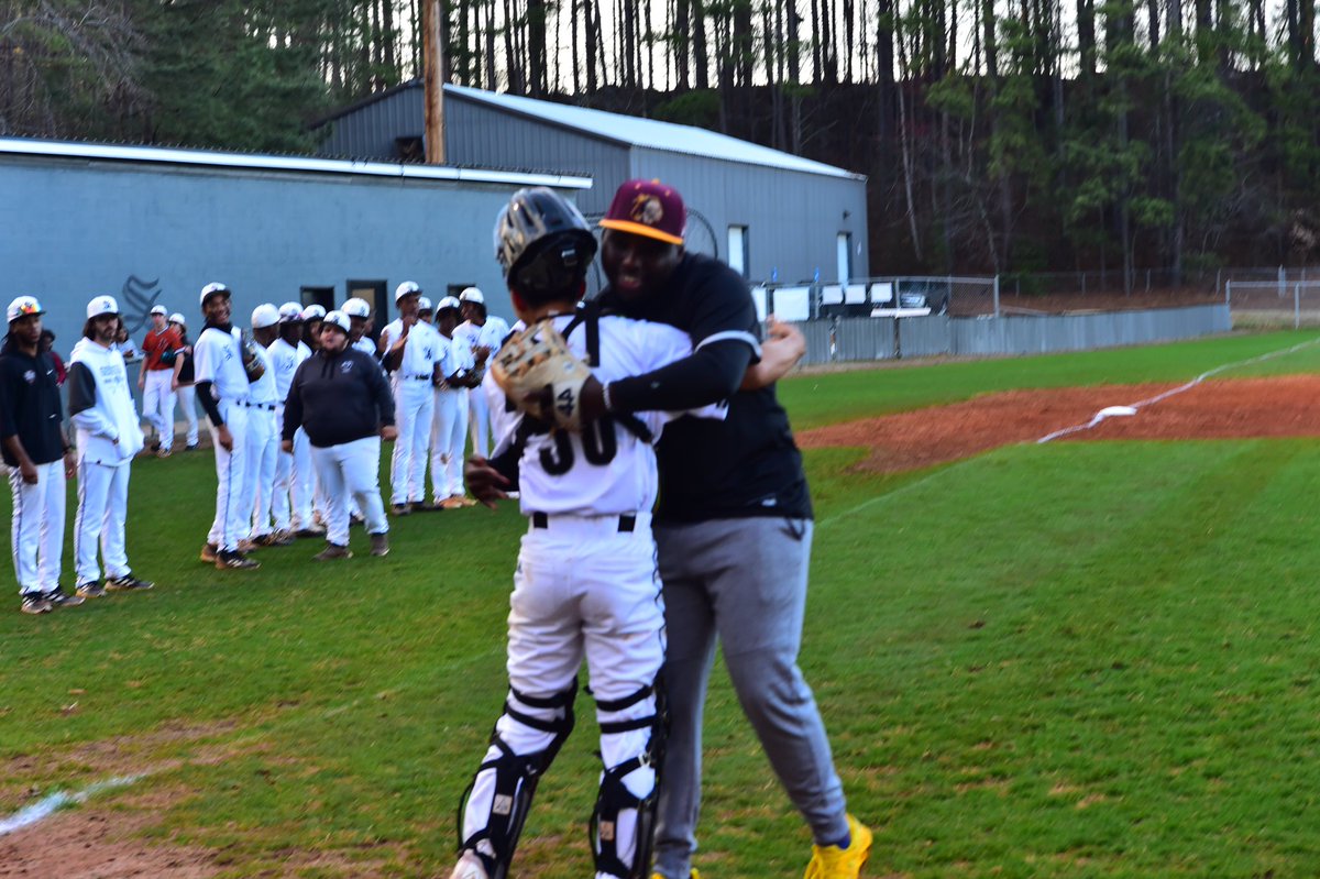 itsyahboimalcom's tweet photo. It was truly an honor to throw out the first pitch @baseball_shiloh it also was good to see some of my teammates. @ShilohGenerals rise up. Now it’s time to go back to work for my @SalkehatchieUsc  and coach @JeremyJoye https://t.co/3IyhDEjLCr
