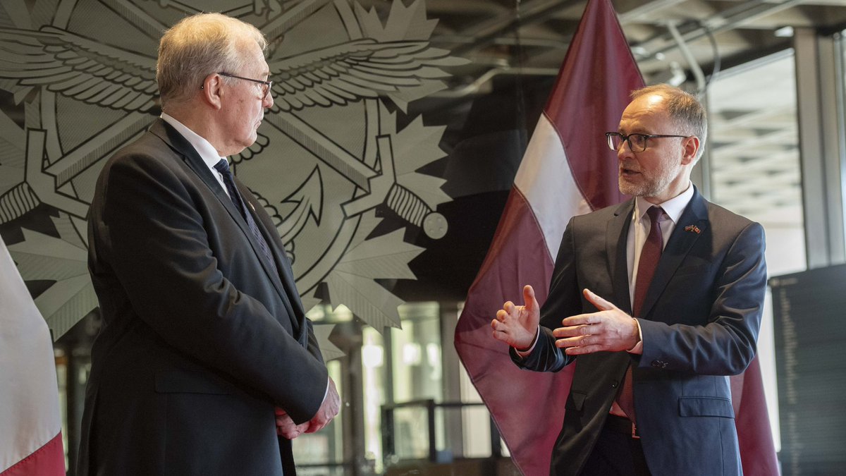 The reason that 1,000 Canadian troops are deployed to Latvia is simple: an attack on one @NATO ally is an attack on us all. Canadian troops are leading 10+ countries to protect Latvia – and NATO as a whole. I discussed this with Latvia’s Defence Minister @AndrisSpruds today.