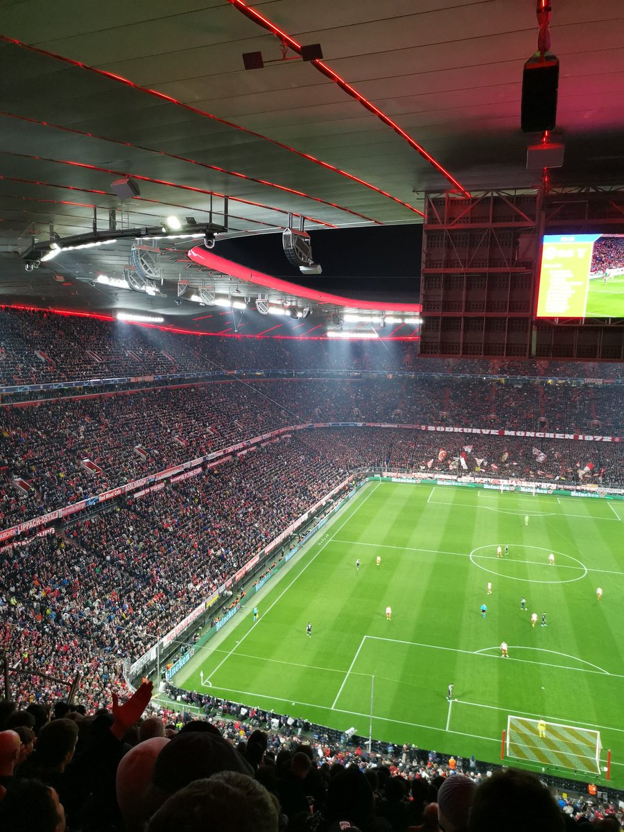 Peccato per il risultato.

Ma esperienza unica che porterò sempre con me. 

Forza Lazio 💙

#ChampionsLeague #BayernLazio #Lazio