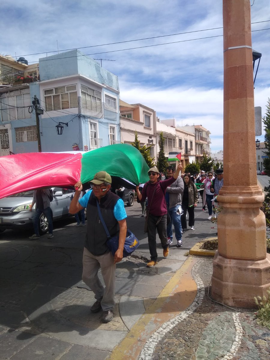 Colsopal2023's tweet photo. 🗣🇵🇸✊🏿 Compañerxs de #COLSOPAL presentes en la marcha por #Palestina con motivo de la visita del embajador #MohamedSaadat a la ciudad de #Zacatecas.
Siempre en la lucha solidaria, fraterna y valiente por la libertad del pueblo palestino, contra el imperialismo y el sionismo. https://t.co/itZDPp1gYZ