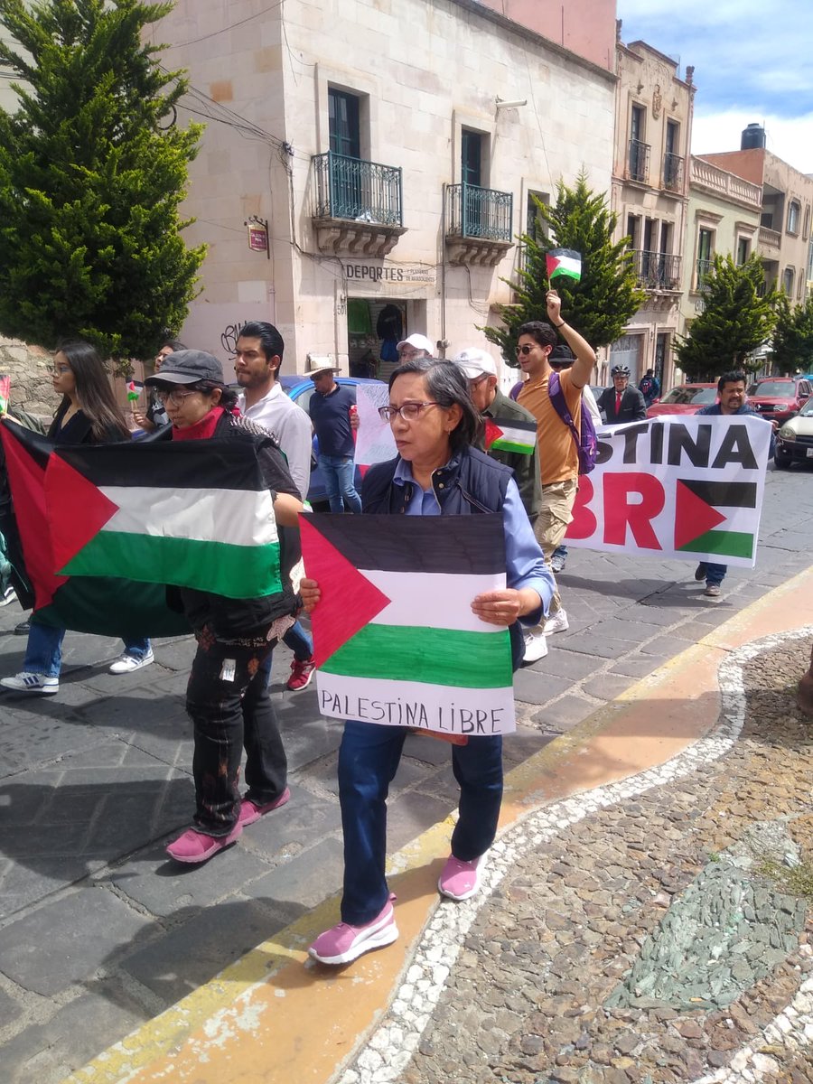 Colsopal2023's tweet photo. 🗣🇵🇸✊🏿 Compañerxs de #COLSOPAL presentes en la marcha por #Palestina con motivo de la visita del embajador #MohamedSaadat a la ciudad de #Zacatecas.
Siempre en la lucha solidaria, fraterna y valiente por la libertad del pueblo palestino, contra el imperialismo y el sionismo. https://t.co/itZDPp1gYZ