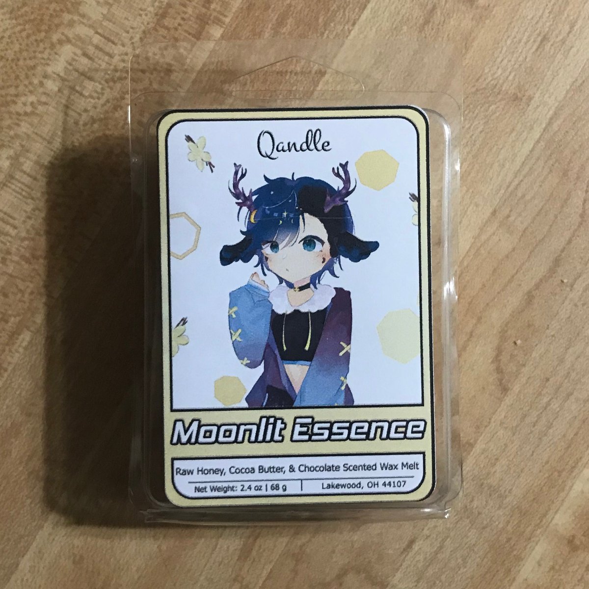 Announcing our newest partner scent, Moonlit Essence! In collaboration with <a href="/LunarGabriel1/">Lunar 🌙 GardenTuber Era 🌱【The Gremlin Squad】</a> with art by <a href="/piuk3d/">旋儿</a> we bring you the fragrance of raw honey, cocoa butter, and chocolate! Available on the store now :D