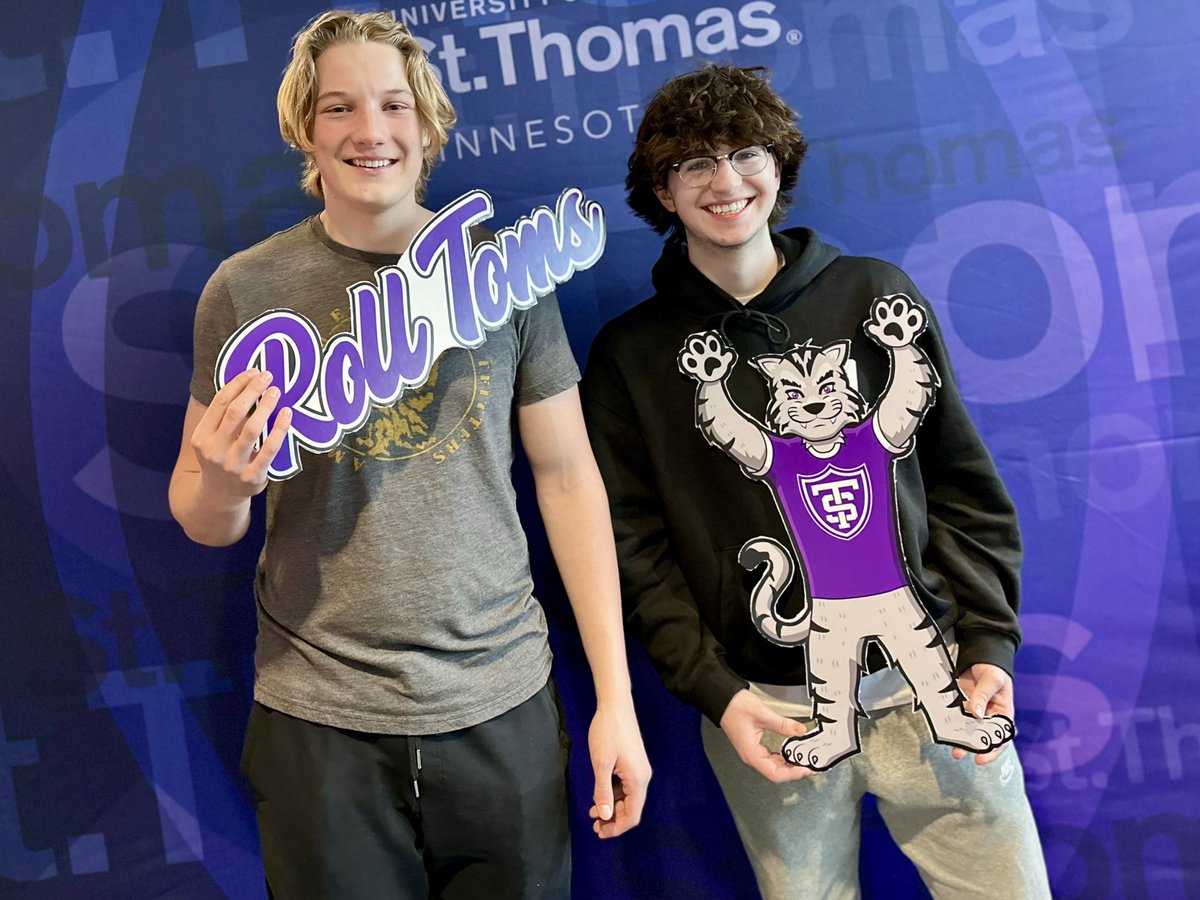 GardenerPodcast's tweet photo. #ResLife Night for #FutureTommie was AMAZE! Toured all the Fresh #Dorms, love that #LLCLife, #TacoNight, and #Signage for #Graduation! Thanks for a truly Great Experience w/ our lil’ #wildcats! @UofStThomasMN #StephenThomas #FutureSoBright https://t.co/V367ltJOmz