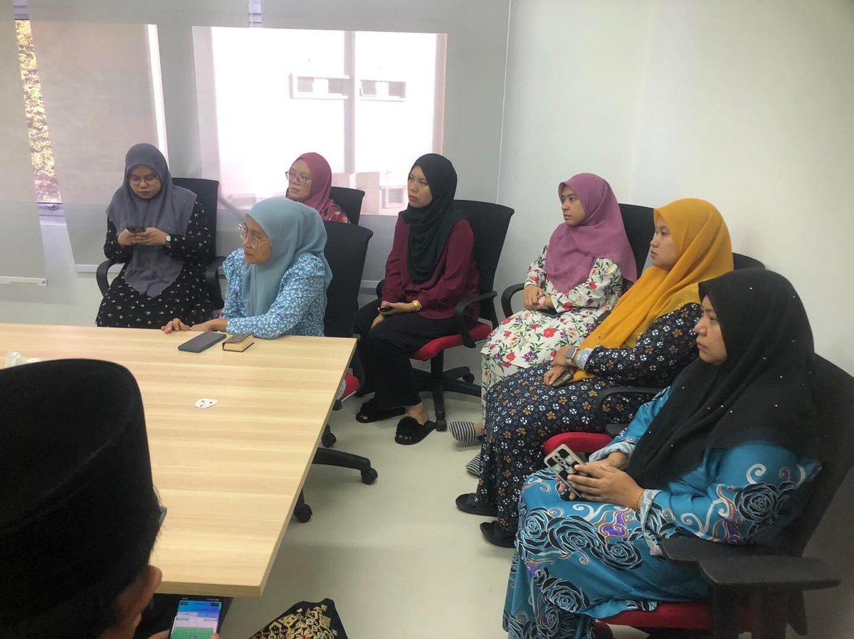 J_Biotech's tweet photo. 7hb Mac 2024, Program Membudayakan Al-Quran dan Tazkirah Kumpulan JBioTech bersama Ustaz Khalid bin Ali, Bahagian Dakwah, Jabatan Agama Islam Negeri Johor (JAINJ).

“Tangan diatas lebih baik dari tangan yang dibawah” - Riwayat al-Bukhari

#JBioTech
#JAINJ
#membudayakanalquran https://t.co/okSEl3YnKq