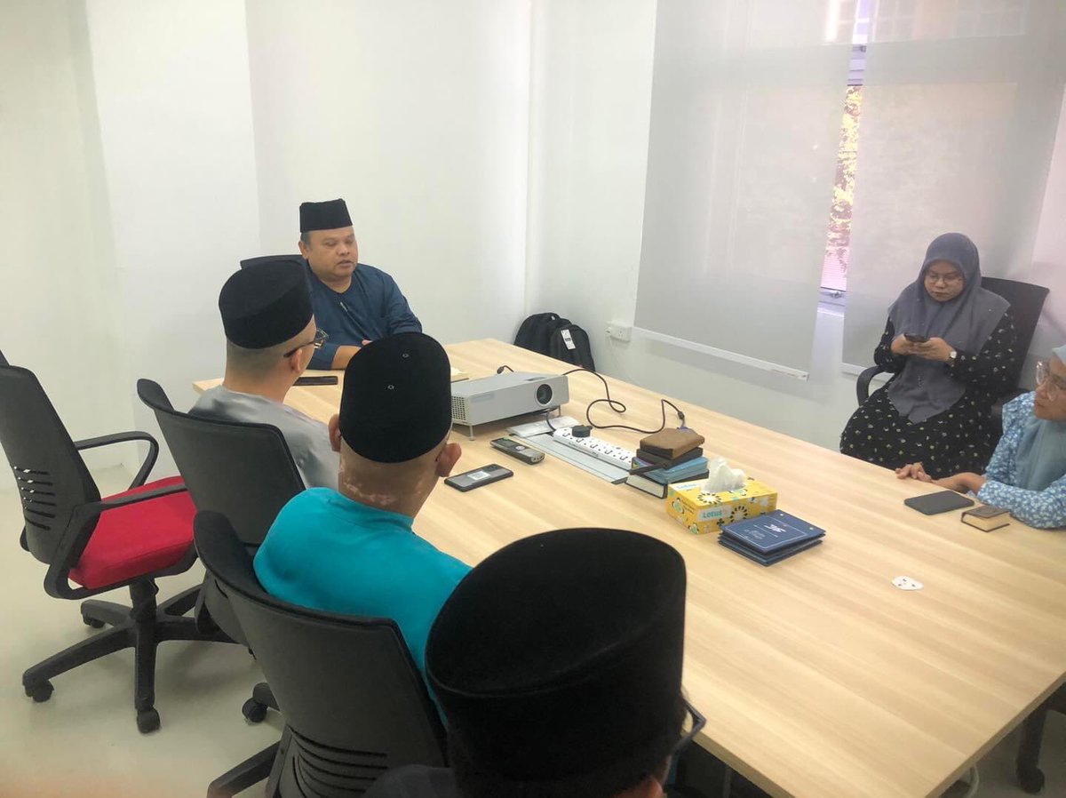 J_Biotech's tweet photo. 7hb Mac 2024, Program Membudayakan Al-Quran dan Tazkirah Kumpulan JBioTech bersama Ustaz Khalid bin Ali, Bahagian Dakwah, Jabatan Agama Islam Negeri Johor (JAINJ).

“Tangan diatas lebih baik dari tangan yang dibawah” - Riwayat al-Bukhari

#JBioTech
#JAINJ
#membudayakanalquran https://t.co/okSEl3YnKq