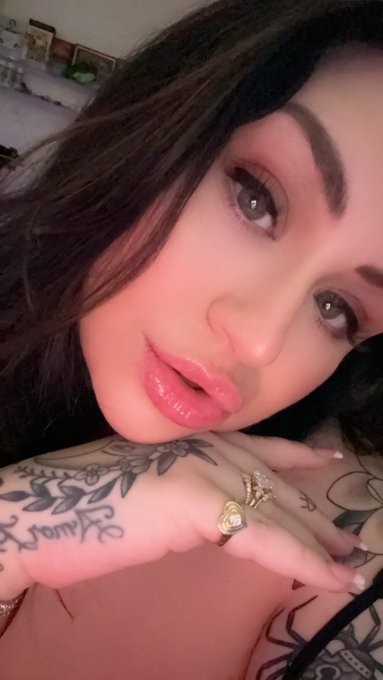 get lost in me ✨ nothing else matters 💗 https://t.co/mIJ9s1ckqE