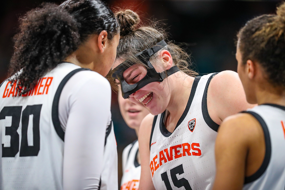 johncanzanobft's tweet photo. Oregon State @BeaverWBB  knocked out Colorado in double overtime on Thursday in Las Vegas. 

Photographer @smorones was on the scene... her photo gallery of the #GoBeavs win is 🔥.

📸: https://t.co/k0t0yUM0vJ https://t.co/A1i7ns95IK