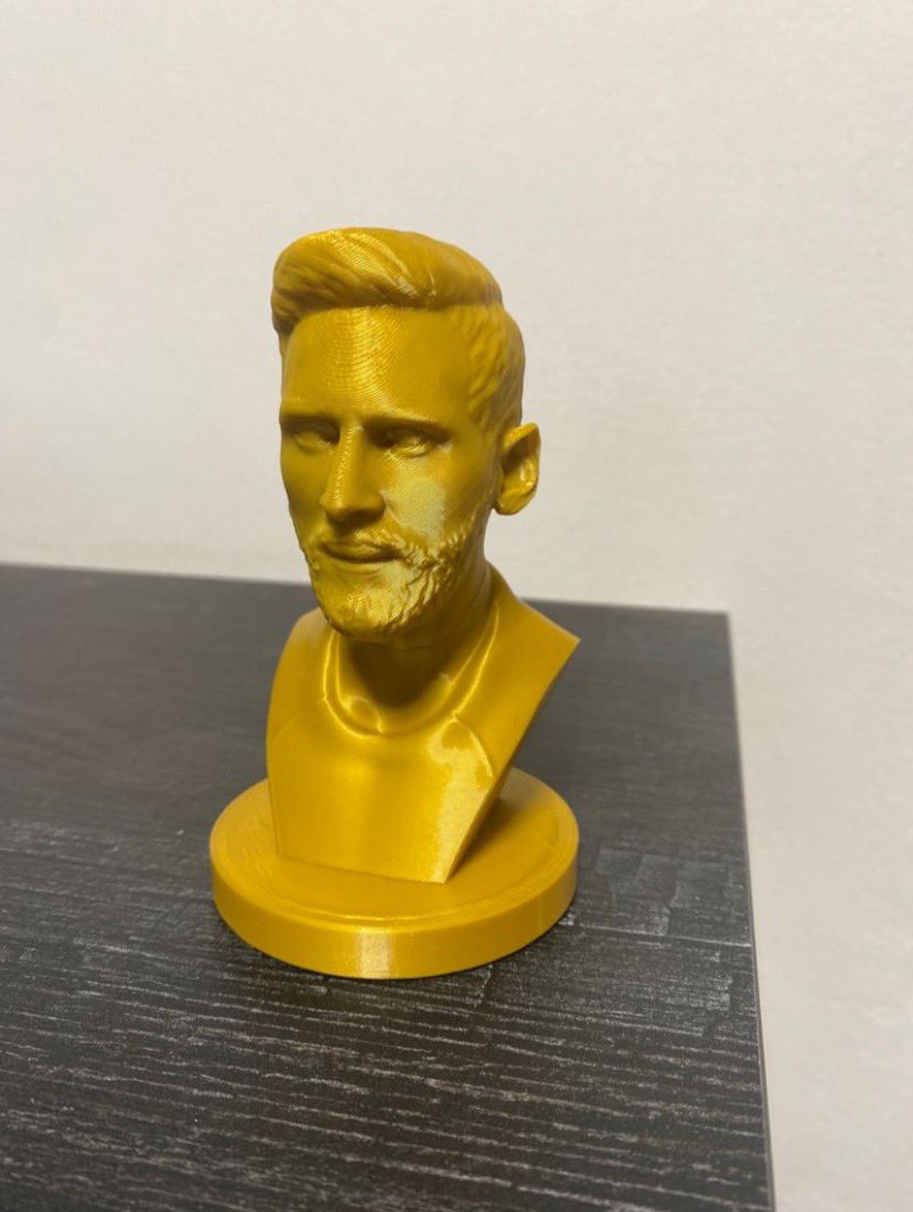 PYC3D's tweet photo. 😲Increíble la calidad y el nivel de detalle de este busto del futbolista ⚽️ Leo Messi. 

Un gran trabajo💪 del modelador 3d que ha realizado este diseño! 

¿Que otros jugador os gustaría ver? 🧐

#impresión3d #barça #intermiami #pyc3d #cabezón #3dprint #3dscan #soccer #Messi https://t.co/JJRdALuD0a