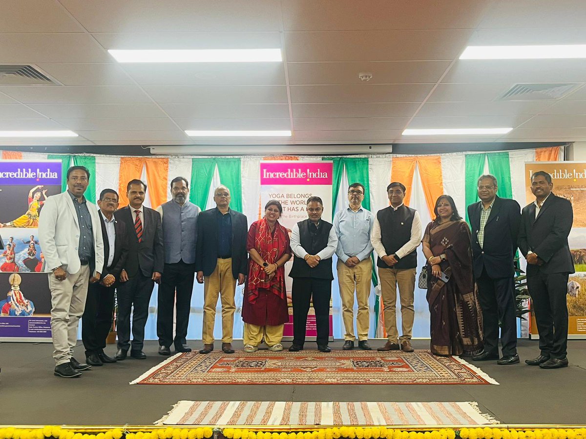 #ChaloIndia
Indian diaspora community joined at Consulate to support Chalo India - Global Diaspora Campaign launched by Hon PM. Several diaspora members pledged to encourage & support travel by their WA friends to India during current year itself for tourism & business purposes.